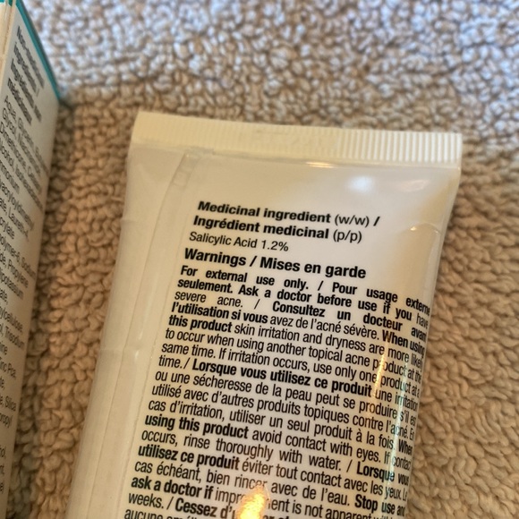 Kiehl's Expertly Clear Moisturizer for Acne Prone Skin with Salicylic Acid - Picture 9 of 9